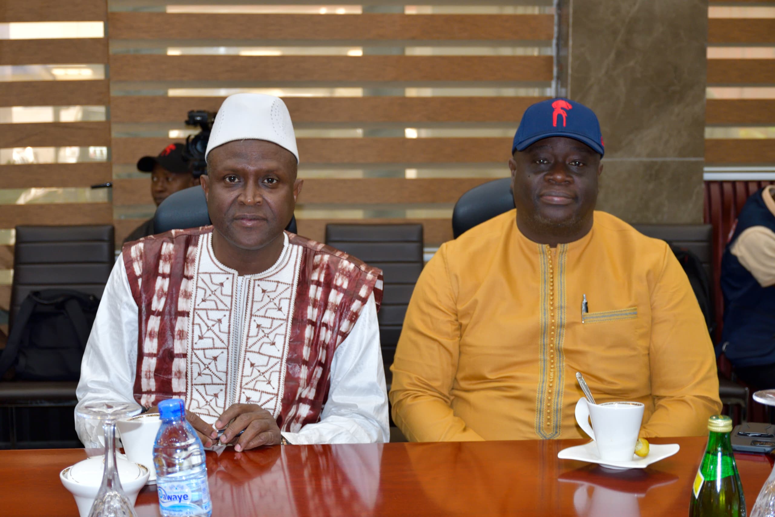 Signature de l'accord de Mutualisation de la Route Minière Dapilon Line