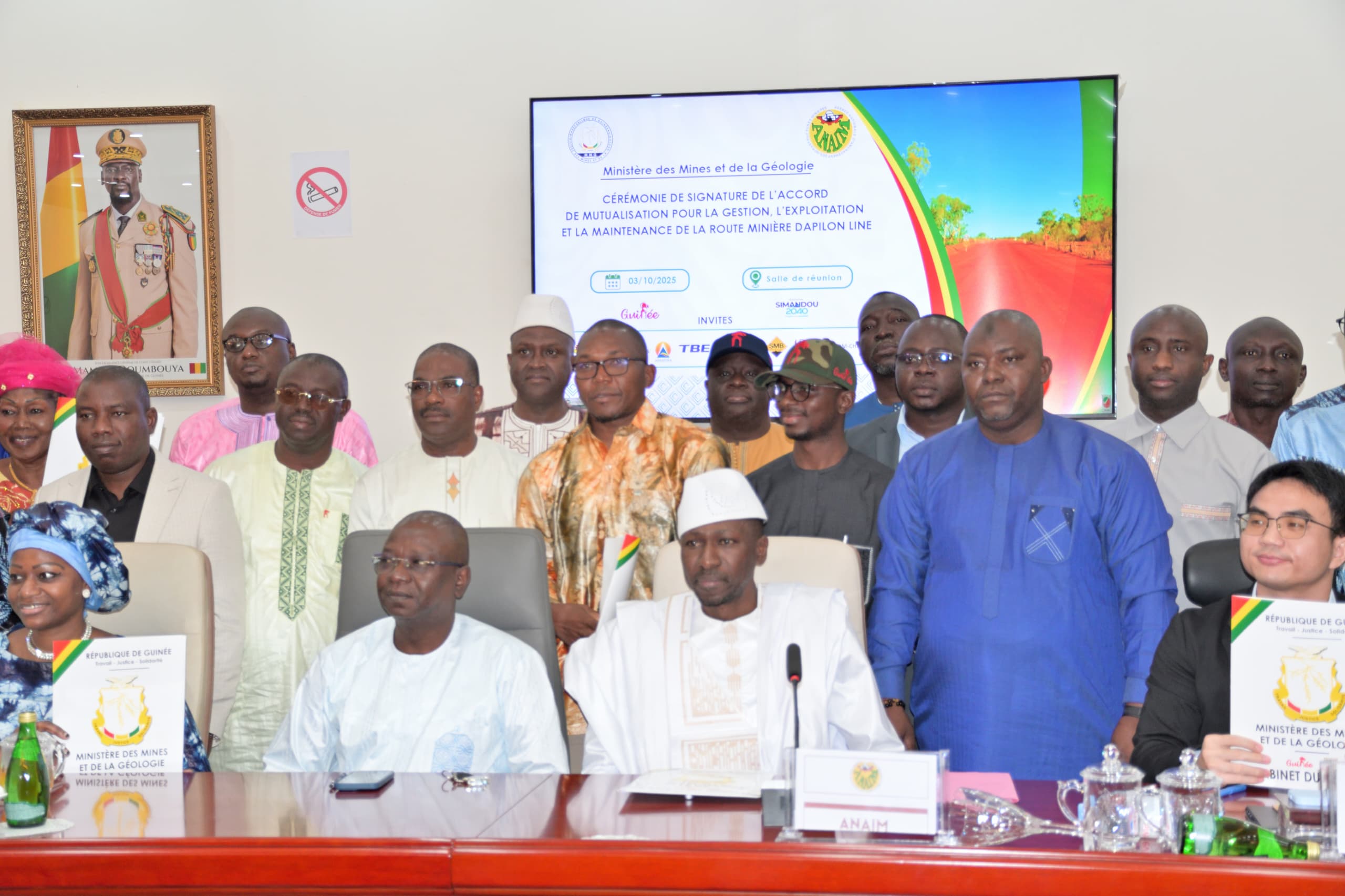 Signature de l'accord de Mutualisation de la Route Minière Dapilon Line